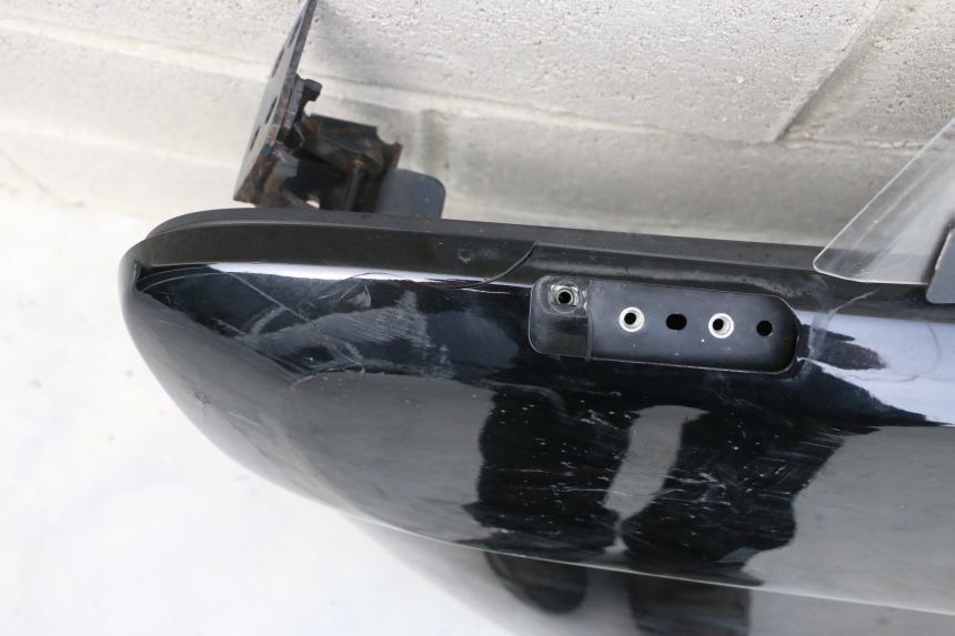 photo de PAINEL LATERAL DIANTEIRO ESQUERDO RENAULT TWIZY 45 (2012 - 2019) - Detalhes característicos