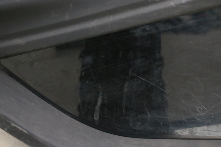 photo de PAINEL LATERAL DIANTEIRO ESQUERDO RENAULT TWIZY 45 (2012 - 2019) - Inspeção visual
