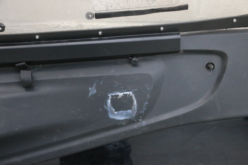 photo de PAINEL LATERAL DIANTEIRO ESQUERDO RENAULT TWIZY 45 (2012 - 2019) - Ângulo alternativo