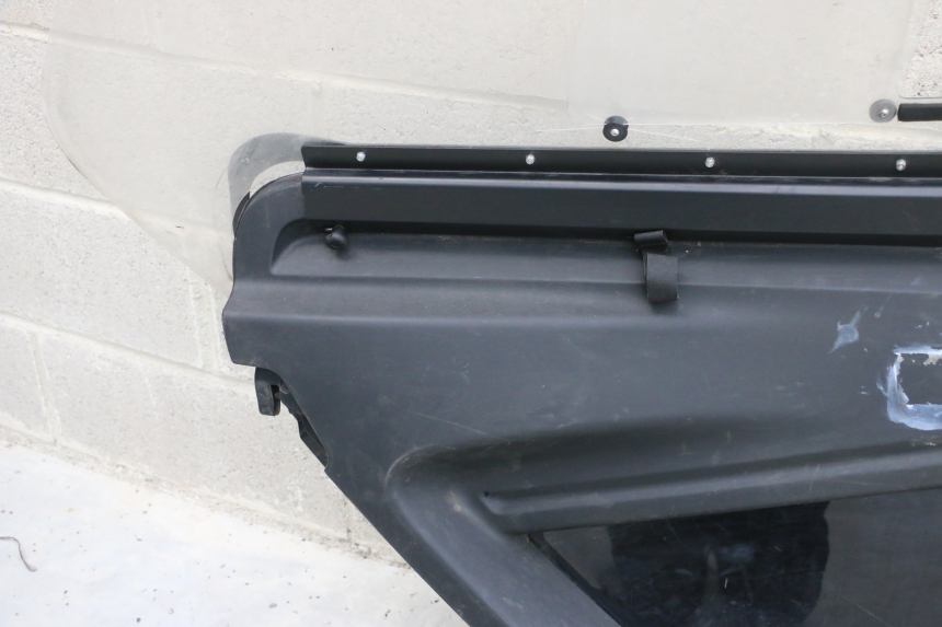 photo de PAINEL LATERAL DIANTEIRO ESQUERDO RENAULT TWIZY 45 (2012 - 2019) - Zoom de qualidade