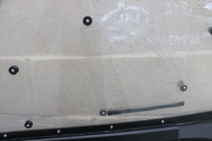 photo de PAINEL LATERAL DIANTEIRO ESQUERDO RENAULT TWIZY 45 (2012 - 2019) - Detalhe da peça