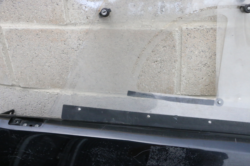 photo de PAINEL LATERAL DIANTEIRO ESQUERDO RENAULT TWIZY 45 (2012 - 2019) - Pontos de fixação
