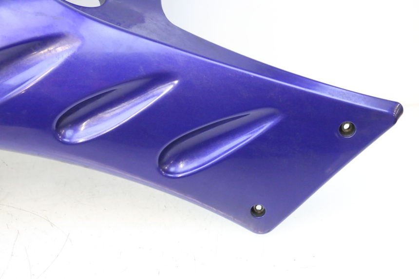 photo de PAINEL LATERAL DIANTEIRO ESQUERDO YAMAHA WAVE RUNNER GP R 1200 (2000 - 2003) - Detalhe da peça