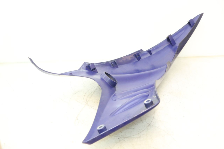 photo de PAINEL LATERAL DIANTEIRO ESQUERDO YAMAHA WAVE RUNNER GP R 1200 (2000 - 2003) - Outro ângulo de visão