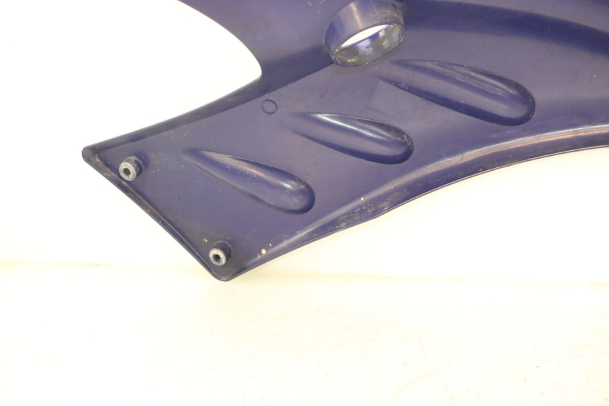 photo de PAINEL LATERAL DIANTEIRO ESQUERDO YAMAHA WAVE RUNNER GP R 1200 (2000 - 2003) - Estado da superfície