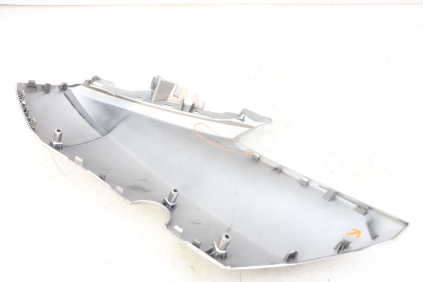 photo de LATERAL DIANTEIRO ESQUERDO YAMAHA XMAX X-MAX ABS 125 (2017 - 2020) - Detalhe da peça