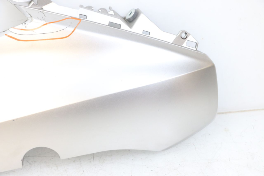 photo de LATERAL DIANTEIRO ESQUERDO YAMAHA XMAX X-MAX ABS 125 (2017 - 2020) - Detalhes característicos