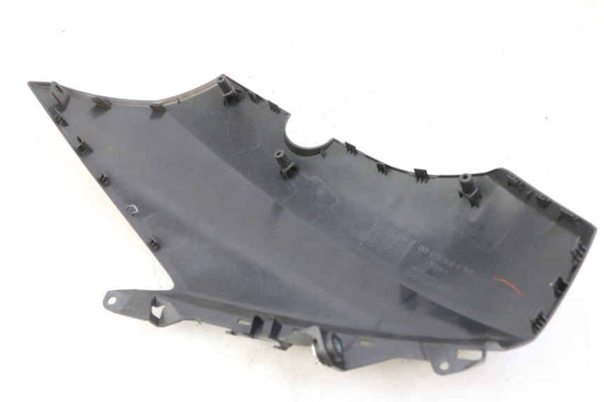photo de LATERAL DIANTEIRO ESQUERDO YAMAHA XMAX X-MAX 125 (2021 - 2025) - Outro ângulo de visão
