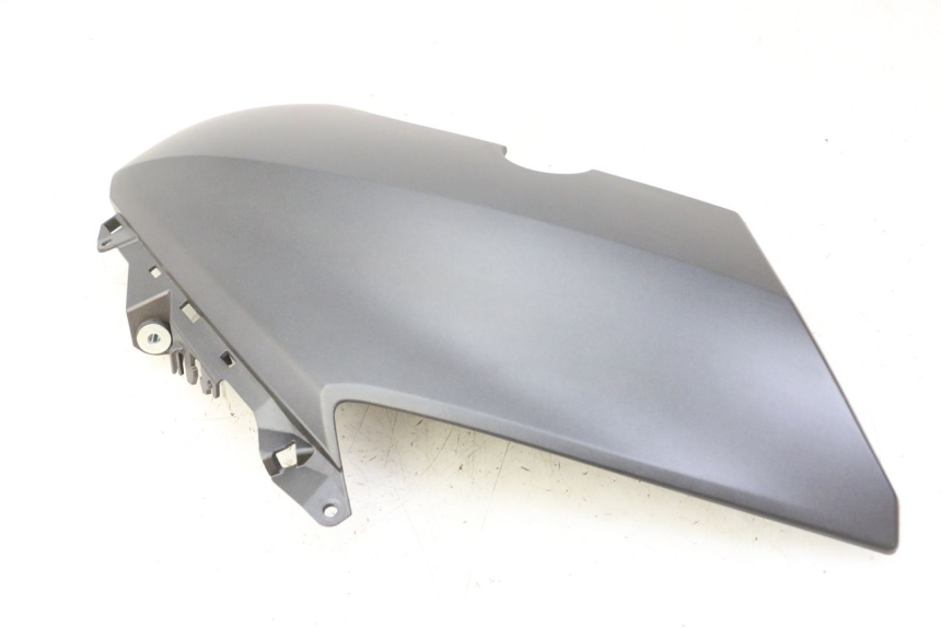 photo de LATERAL DIANTEIRO ESQUERDO YAMAHA XMAX X-MAX 125 (2021 - 2025) - Pontos de fixação