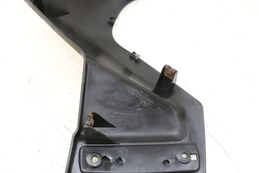 photo de LATERAL DIANTEIRO ESQUERDO YAMAHA XMAX X-MAX 125 (2006 - 2009) - Detalhe da peça