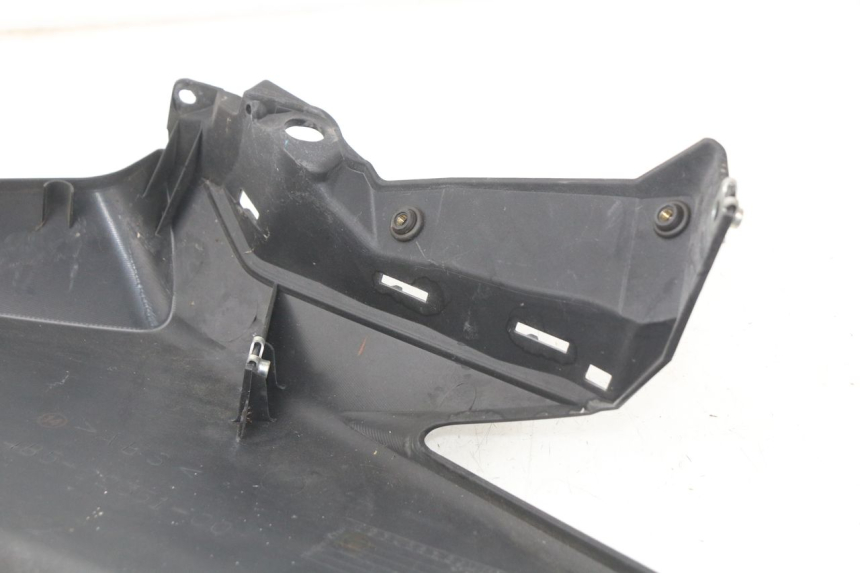 photo de LATERAL DIANTEIRO ESQUERDO YAMAHA XP T-MAX TMAX 500 (2008 - 2012) - Pontos de fixação