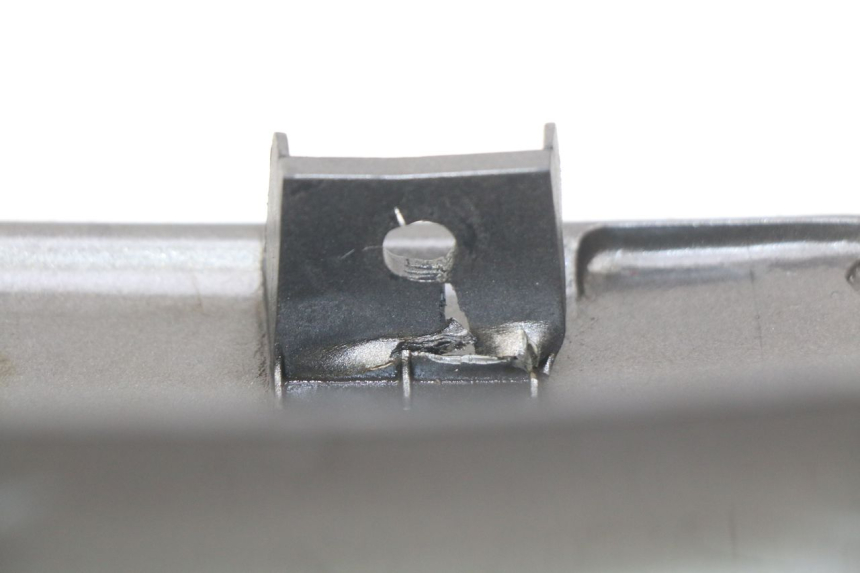 photo de LATERAL DIANTEIRO ESQUERDO KAWASAKI ZZR 600 (1995 - 2004) - Detalhe da peça