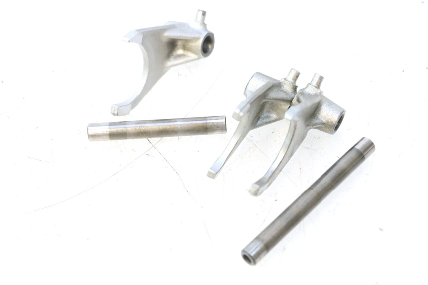 photo de FOQUETE DE CAIXA SUZUKI DR S 600 (1985 - 1989) - Detalhe da peça