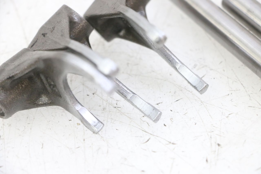 photo de GARFO DE CAIXA KAWASAKI KX F KXF 450 (2009 - 2011) - Detalhe da peça