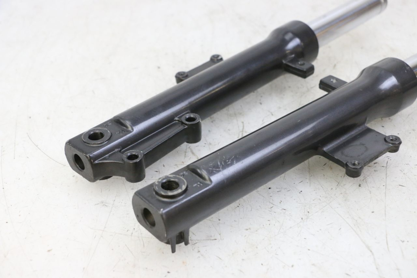 photo de GUARDA-POÓ DA FORQUILHA KYMCO AGILITY 4T 50 (2005 - 2018) - Pontos de fixação