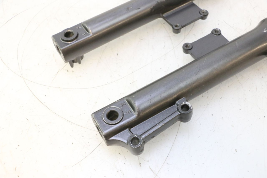 photo de GUARDA-POÓ DA FORQUILHA KYMCO AGILITY 4T 50 (2005 - 2018) - Pontos de fixação