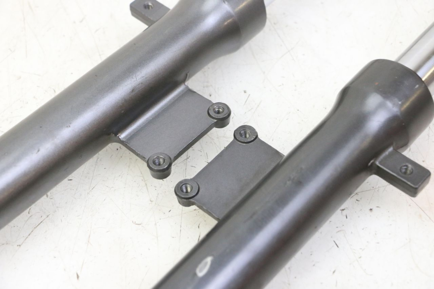 photo de GUARDA-POÓ DA FORQUILHA KYMCO AGILITY NAKED RENOUVO 2T 50 (2011 - 2018) - Pontos de fixação