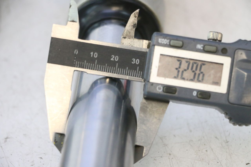 photo de MANGA DE GARFO SUZUKI BURGMAN 125 (2007 - 2014) - Detalhe da peça