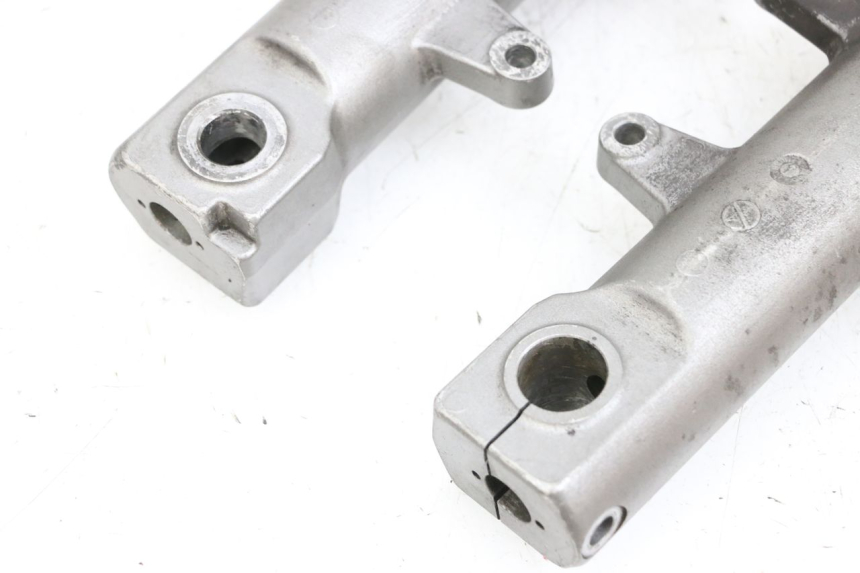 photo de GUARDA-POEIRA DA SUSPENSÃO DIANTEIRA SUZUKI BURGMAN EXECUTIVE ABS 650 (2006 - 2012) - Detalhes característicos