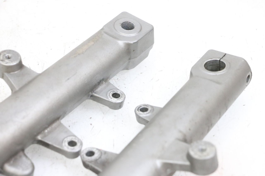 photo de GUARDA-POEIRA DA SUSPENSÃO DIANTEIRA SUZUKI BURGMAN EXECUTIVE ABS 650 (2006 - 2012) - Pontos de fixação