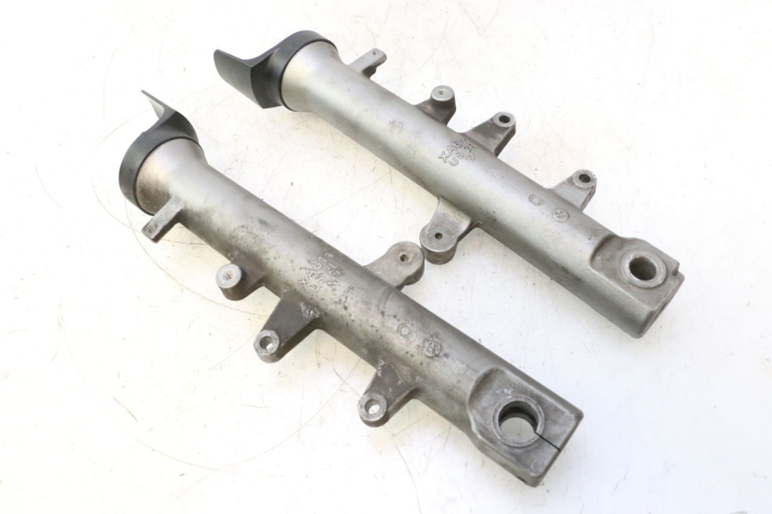 photo de GUARDA-POEIRA DA SUSPENSÃO DIANTEIRA SUZUKI BURGMAN EXECUTIVE ABS 650 (2006 - 2012) - Detalhe da peça