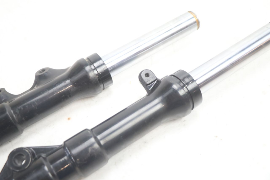 photo de GUARDA-POEIRA DA SUSPENSÃO DIANTEIRA YAMAHA BW'S BWS 125 (2010 - 2013) - Estado da superfície
