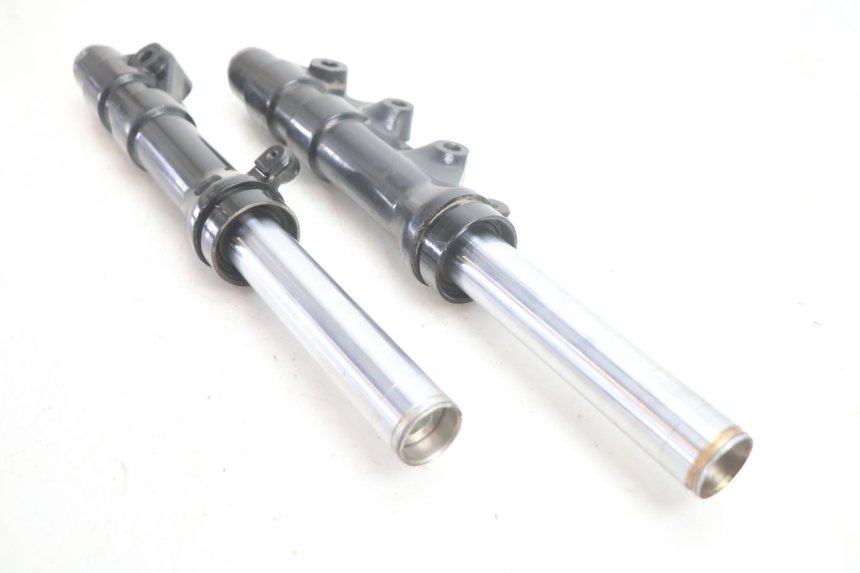 photo de GUARDA-POEIRA DA SUSPENSÃO DIANTEIRA YAMAHA BW'S BWS 125 (2010 - 2013) - Marcações e referências