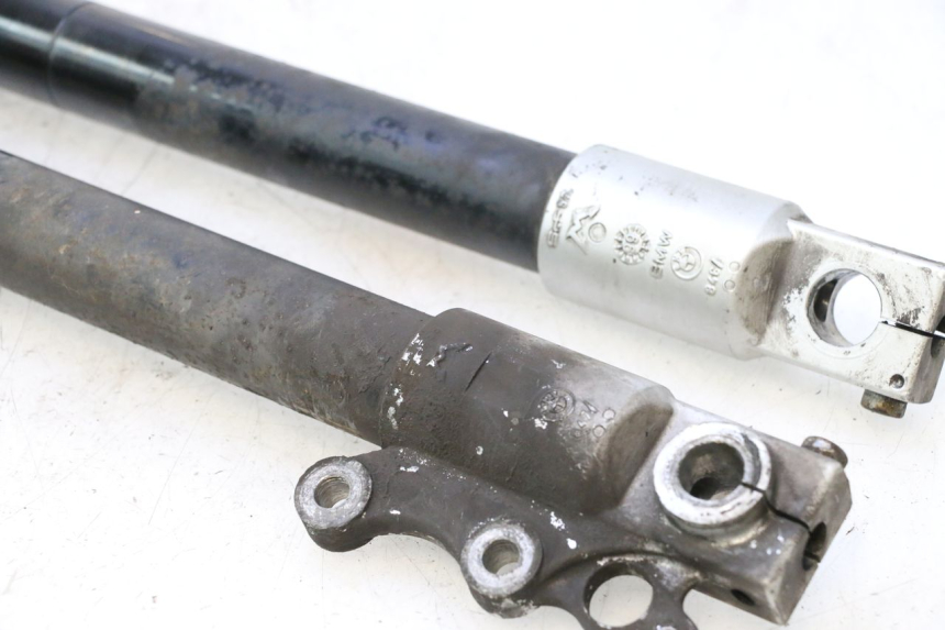 photo de GUARDA-POÓ DA FORQUILHA BMW C1 125 (2000 - 2003) - Outro ângulo de visão
