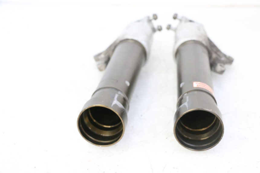 photo de GUARDA-POEIRA DA SUSPENSÃO DIANTEIRA HONDA CBR RR FIREBLADE 900 (1992 - 1994) - Detalhe da peça
