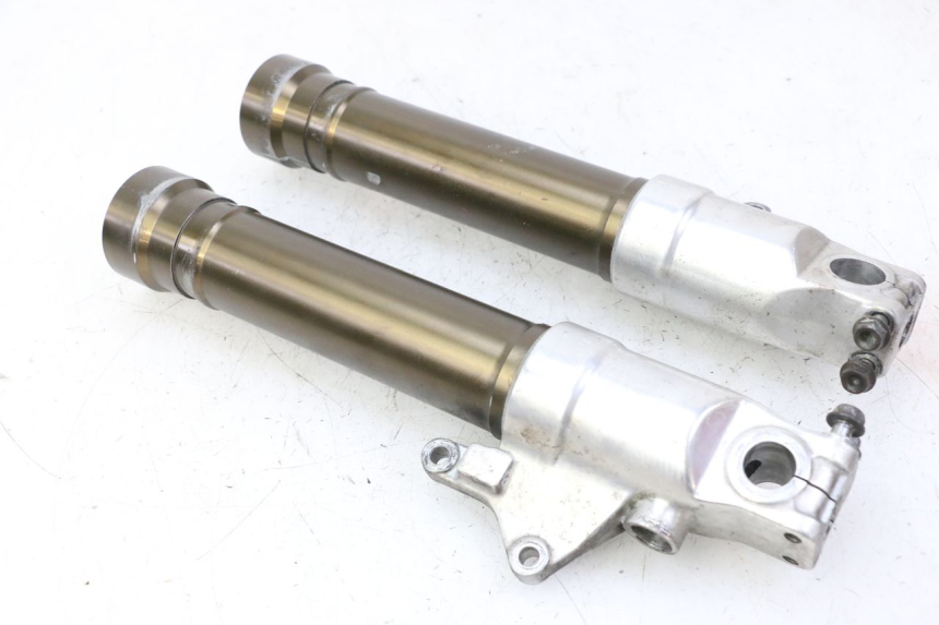 photo de GUARDA-POEIRA DA SUSPENSÃO DIANTEIRA HONDA CBR RR FIREBLADE 900 (1992 - 1994) - Detalhes característicos