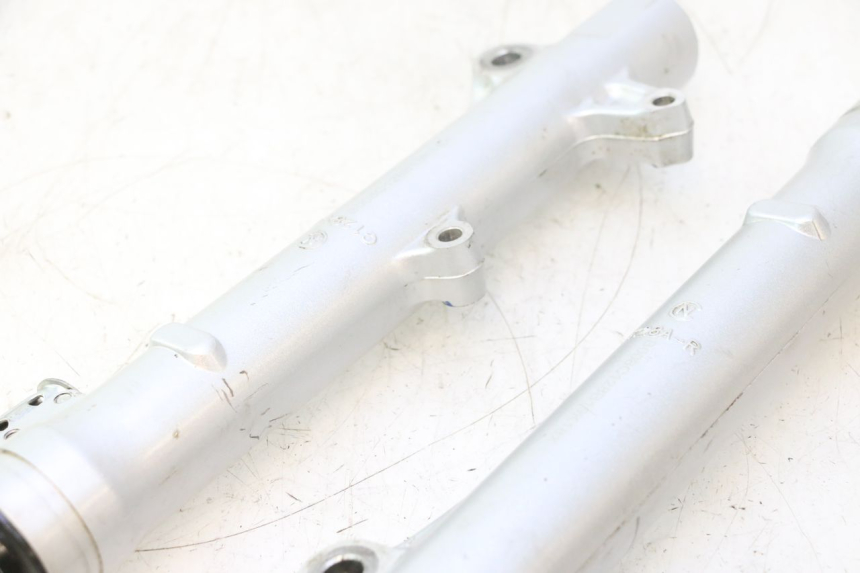 photo de GUARDA-POEIRA DA SUSPENSÃO DIANTEIRA HONDA CRF CR-F 125 (2020 - 2021) - Pontos de fixação