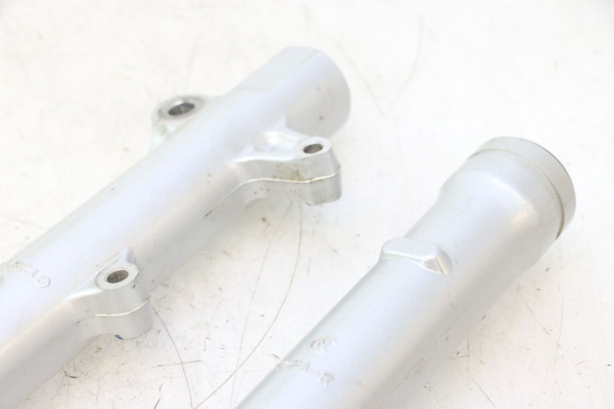 photo de GUARDA-POEIRA DA SUSPENSÃO DIANTEIRA HONDA CRF CR-F 125 (2020 - 2021) - Estado da superfície
