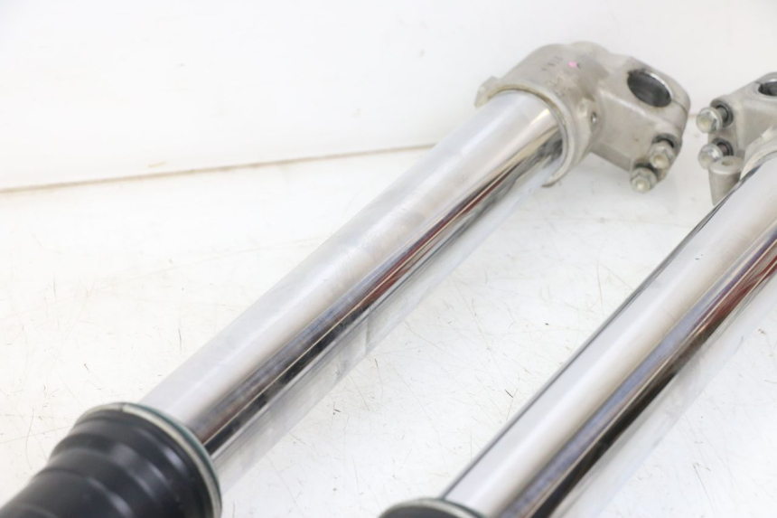 photo de GUARDA-POÓ DA FORQUILHA HONDA CRF R 250 (2020 - 2021) - Pontos de fixação