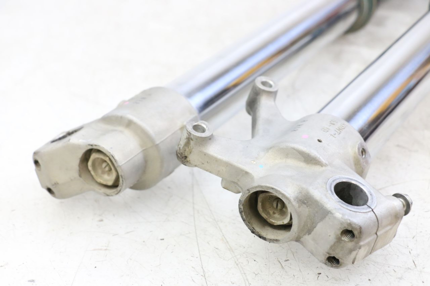photo de GUARDA-POÓ DA FORQUILHA HONDA CRF R 250 (2020 - 2021) - Marcações e referências