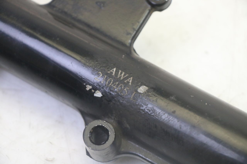 photo de GUARDA-POÓ DA SUSPENSÃO DIANTEIRA SYM CROX 4T 50 (2016 - 2023) - Pontos de fixação