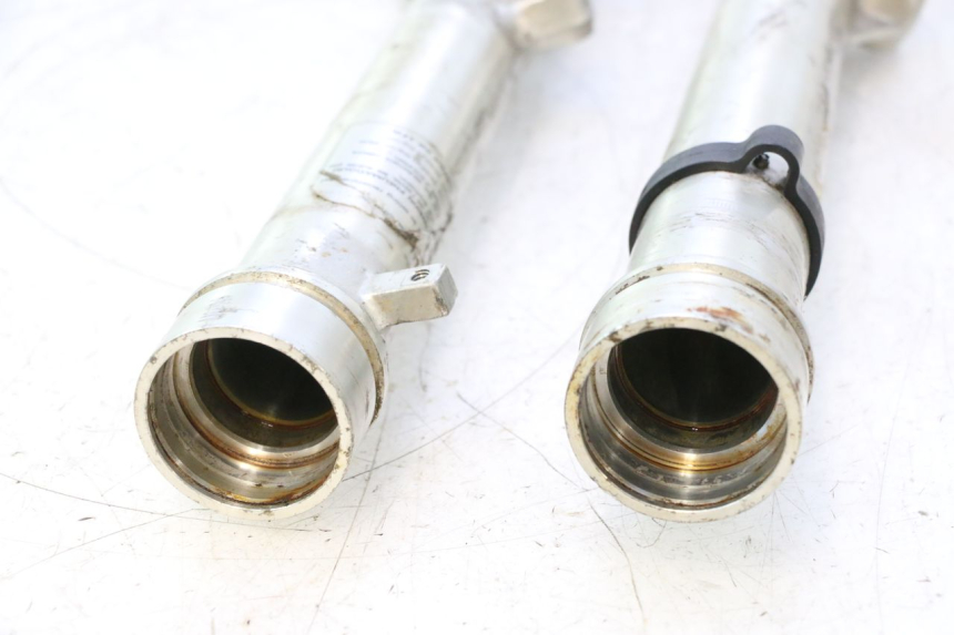 photo de MANGA DE HORQUILLA SUZUKI DR S 600 (1985 - 1989) - Detalhe da peça