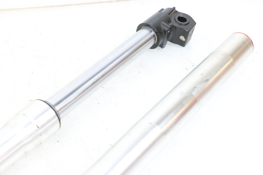 photo de GUARDA-POEIRA DA SUSPENSÃO DIANTEIRA KSR RACING DRIFT 140 - Pontos de fixação
