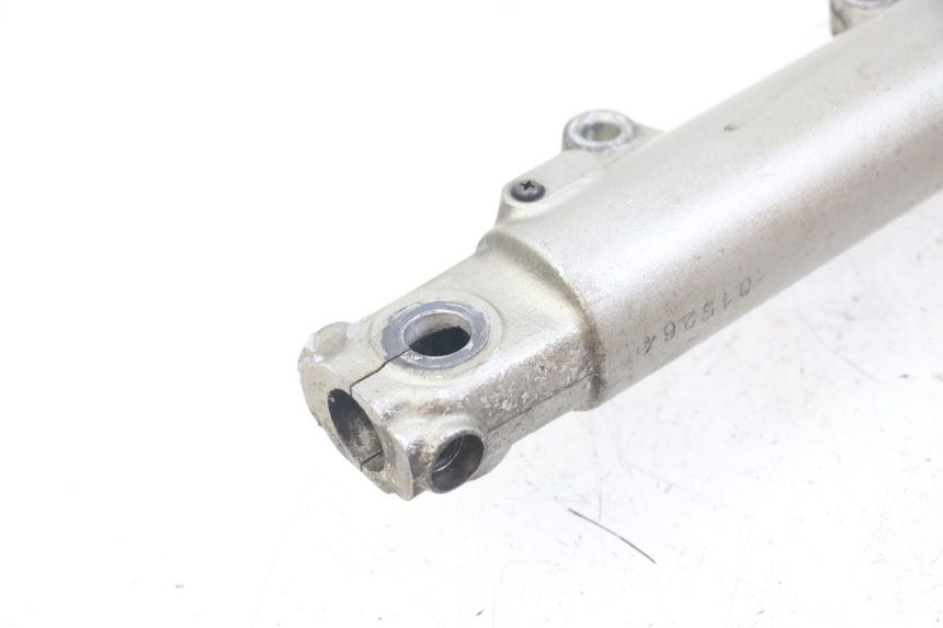 photo de GUARDA-PÓ DA FORQUILHA DIREITA YAMAHA FJ 3CX 1200 (1986 - 1996) - Pontos de fixação