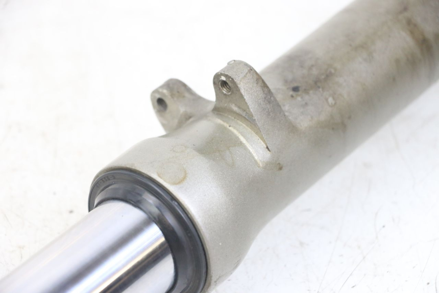 photo de GUARDA-PÓ DA FORQUILHA DIREITA YAMAHA FJ 3CX 1200 (1986 - 1996) - Marcações e referências