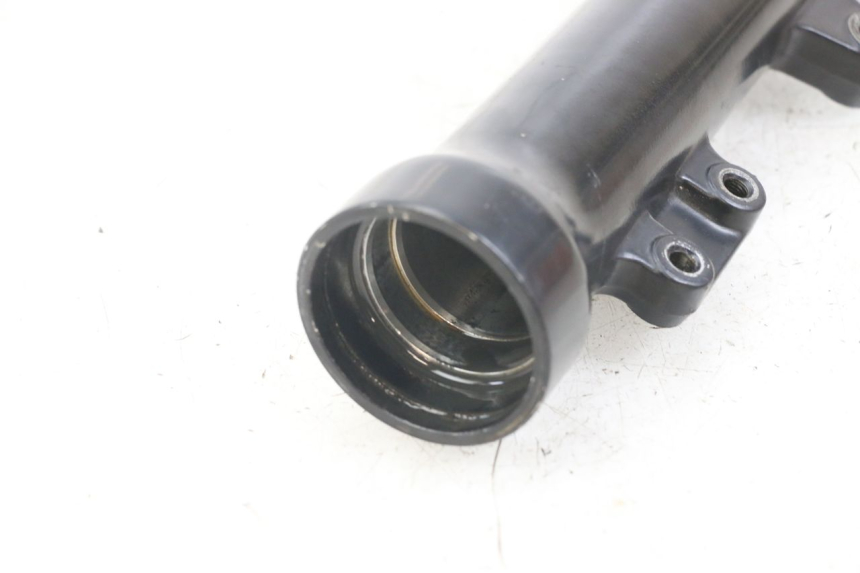photo de GUARDA-PÓ DA GARFO DIREITO TRIUMPH SPEED TRIPLE T301 900 (1994 - 1996) - Detalhe da peça