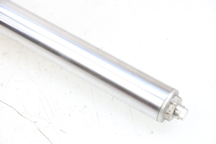 photo de GUARDA-PÓ DA FORQUILHA DIREITA YAMAHA TTR 125 (2000 - 2020) - Vista geral