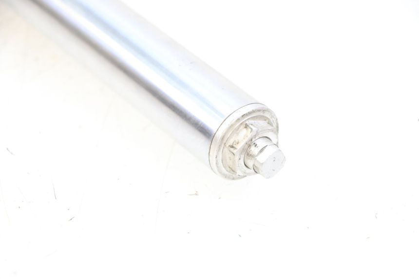 photo de GUARDA-PÓ DA FORQUILHA DIREITA YAMAHA TTR 125 (2000 - 2020) - Pontos de fixação