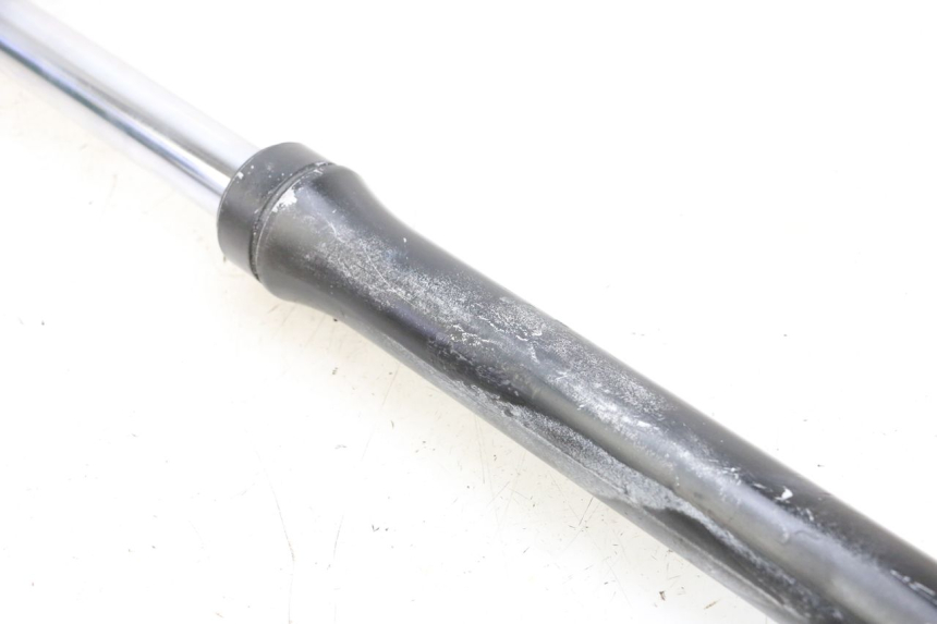 photo de GUARDA-PÓ DA FORQUILHA DIREITA YAMAHA TTR 125 (2000 - 2020) - Marcações e referências