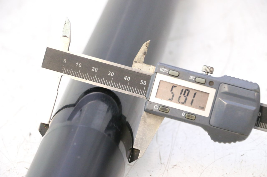 photo de TUBO DE GARFO DIREITO YAMAHA YZF R6 600 (2008 - 2009) - Marcações e referências