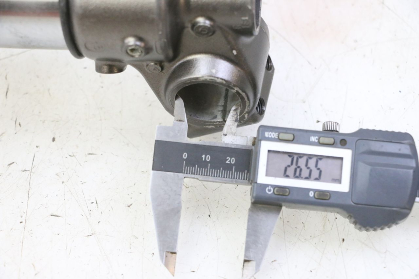 photo de GUARDA-PÓ DA FORQUILHA DIREITA YAMAHA YZF YZ-F 450 (2014 - 2016) - Detalhe da peça