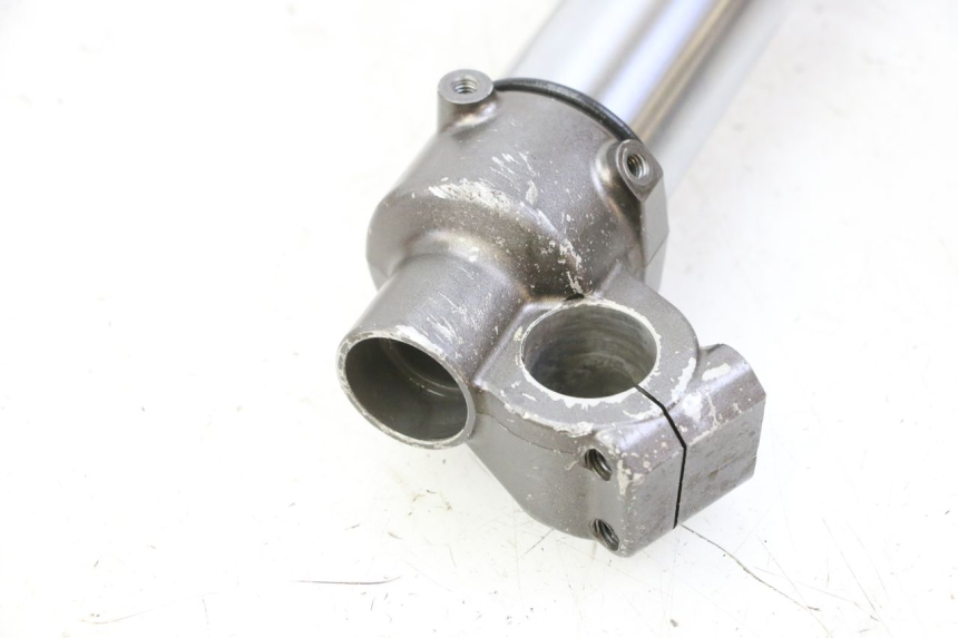photo de GUARDA-PÓ DA FORQUILHA DIREITA YAMAHA YZF YZ-F 450 (2014 - 2016) - Vista de perto