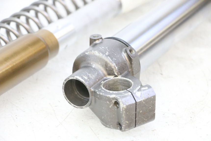 photo de GUARDA-PÓ DA FORQUILHA DIREITA YAMAHA YZF YZ-F 450 (2014 - 2016) - Ângulo alternativo