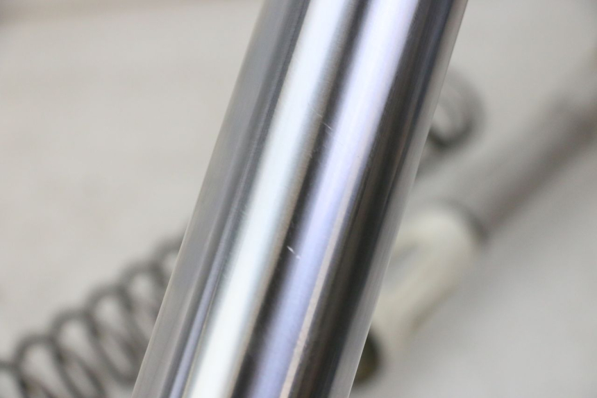 photo de GUARDA-PÓ DA FORQUILHA DIREITA YAMAHA YZF YZ-F 450 (2014 - 2016) - Ampliação técnica