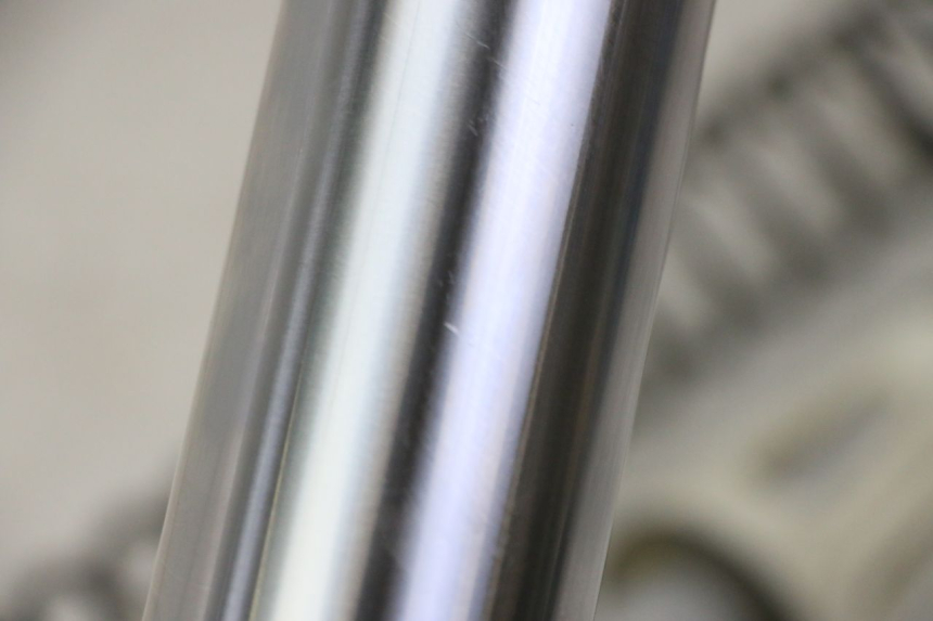 photo de GUARDA-PÓ DA FORQUILHA DIREITA YAMAHA YZF YZ-F 450 (2014 - 2016) - Pontos de fixação