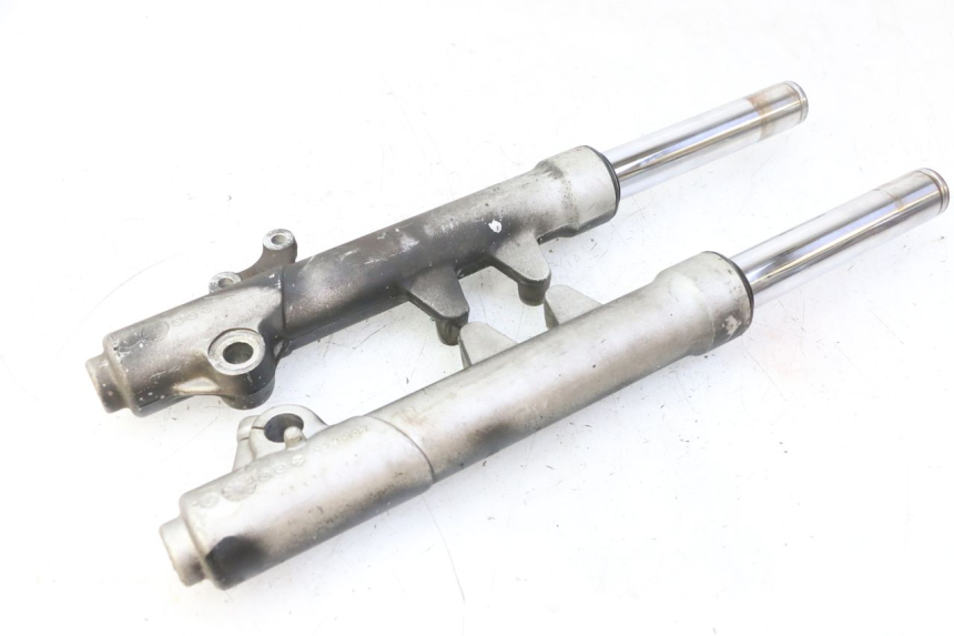 photo de GUARDA-POEIRA DA SUSPENSÃO DIANTEIRA PEUGEOT ELYSTAR 50 (2002 - 2014) - Detalhe da peça
